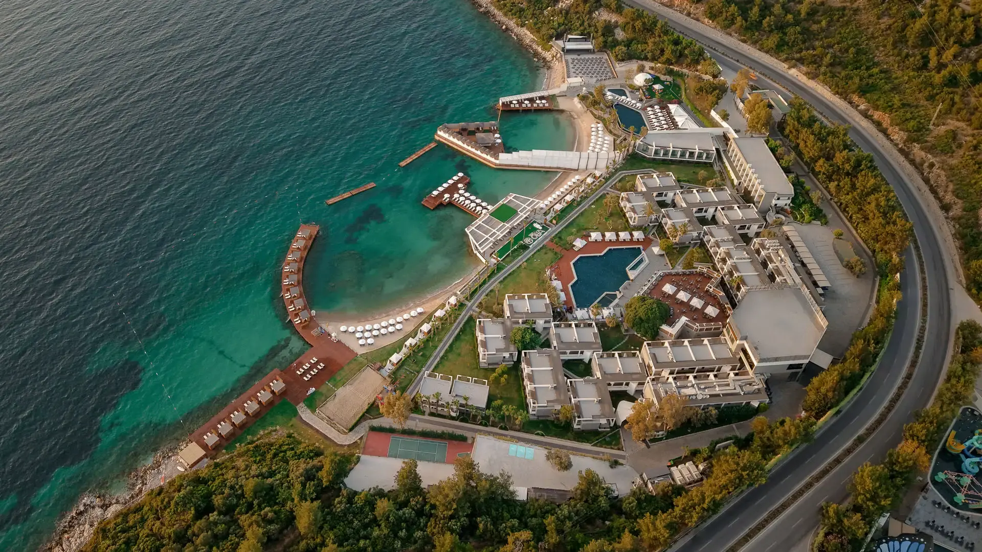 The Oba Hotel — denize sıfır plaj ve havuz